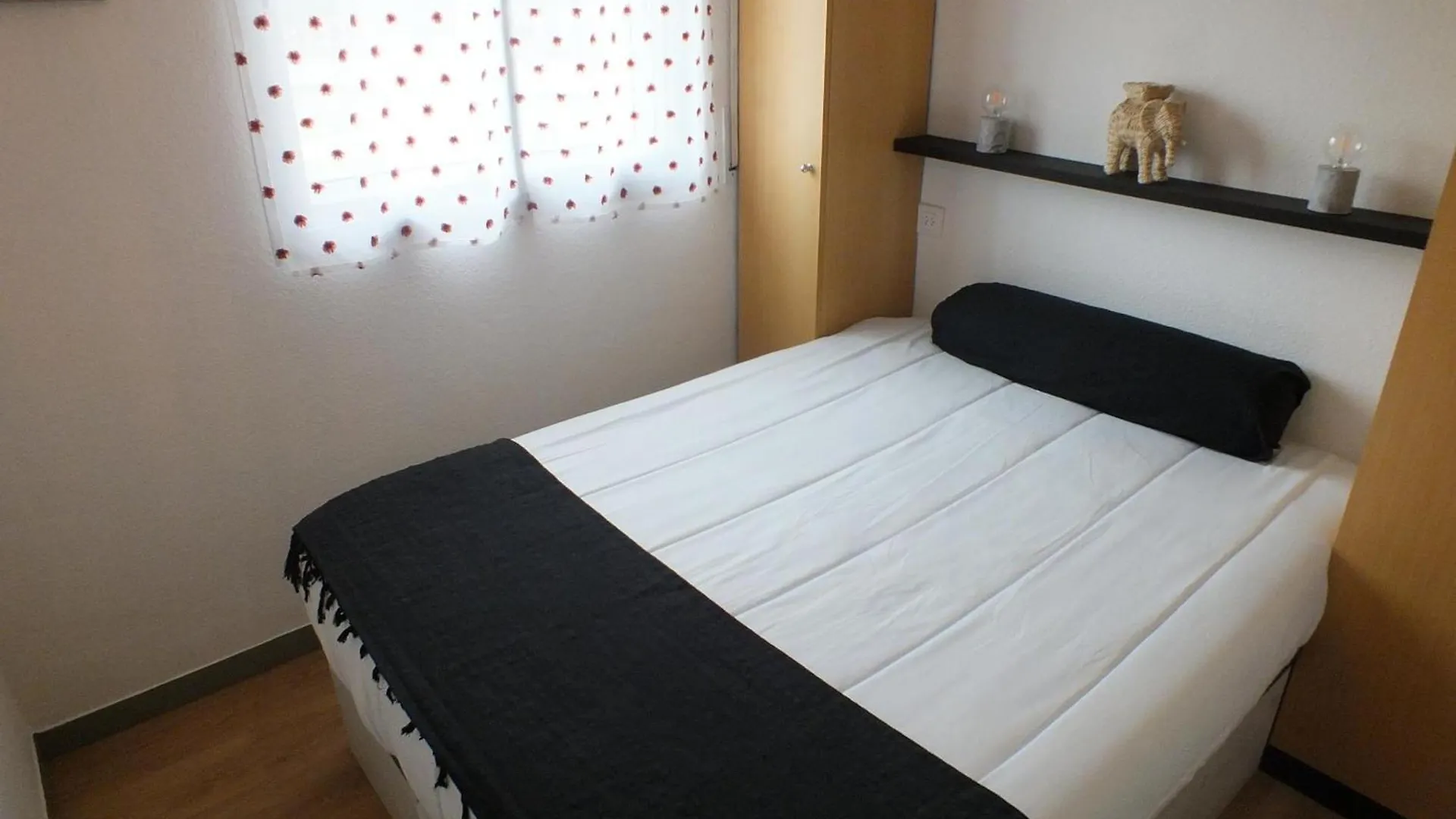 Apartamento Cerca De La Playa Con Terraza Y Aparcamiento Privado - Es-204-75 Roses