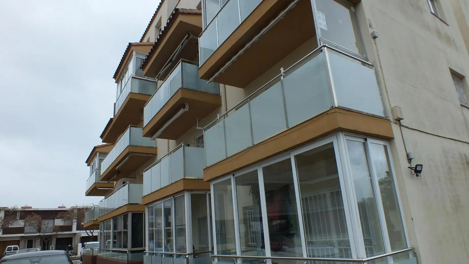 Apartamento Cerca De La Playa Con Terraza Y Aparcamiento Privado - Es-204-75 Roses Apartment